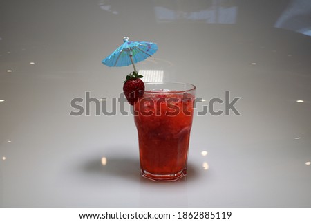 
Photos of alcoholic and non-alcoholic fruit and chocolate drinks for menus, bars and restaurants. Made in photo table