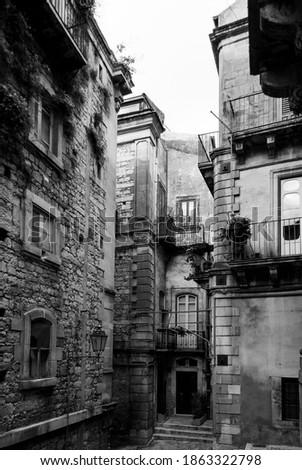 
shots of narrow baroque streets