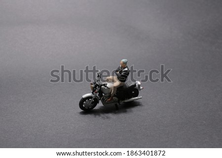 the mini of figure with the moto bike