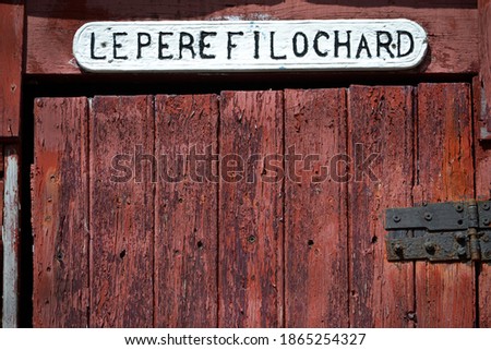 Ile d'yeu, wood's door with a panel, filochard father. France