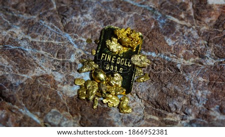 Gold bar with natural Alaska gold nuggets                               