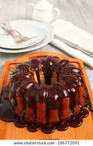 Bundt cake with chocolate glaze