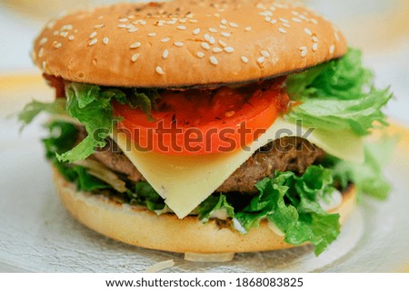 cooking hamburgers, making a hamburger, pictures with buns, raw meat, cheese and vegetables