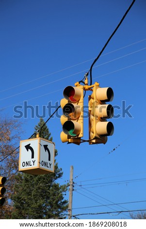 A photo of a traffic light 