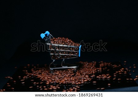 close up brown coffee beans in cart on black board reflect background