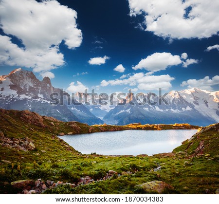Picturesque scene of Lac Blanc on the background of Mont Blanc glacier. Location Chamonix resort, Graian Alps, France, Europe. Most beautiful place. Photo wallpaper. Discover the beauty of earth.