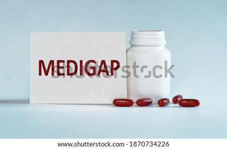 On a light blue background a card with the text MEDIGAP near the white bottle pills