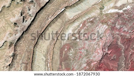 The line of life  United States, abstract photography of relief drawings in  fields in the U.S.A. from the air, Genre: Abstract Naturalism, from the abstract to the figurative, 