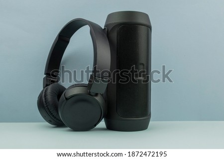 wireless headphones soft large with a buffer column LoudSpeakers  black modern