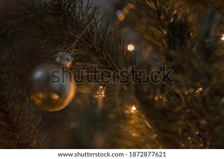 Close up picture of a golden Christmas ornament