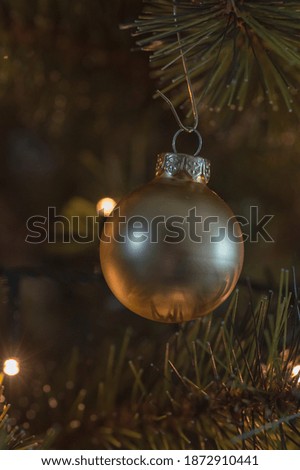 Close up picture of a golden Christmas ornament