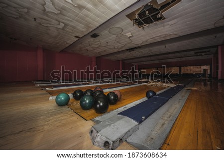 creepy old abandoned bowling alley 