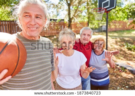 Group seniors as vital retirees in senior sport form a basketball team
