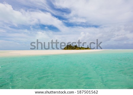 picture perfect beach at honeymoon island, motu at aitutaki island, cook islands