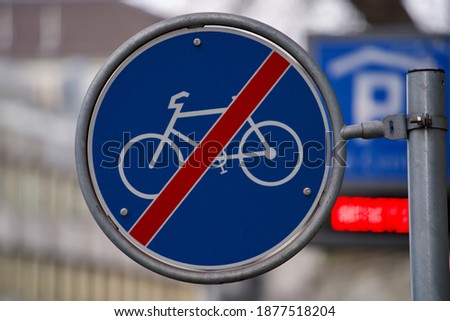 Traffic sign end of bicycle lane.