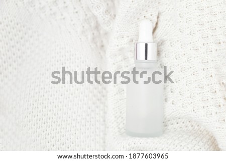 Dropper bottle mockup white background with silver