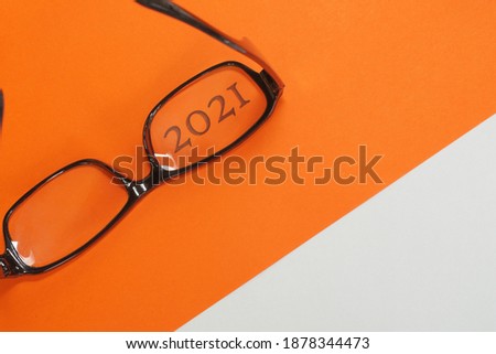 spectacles with 2021 on the background