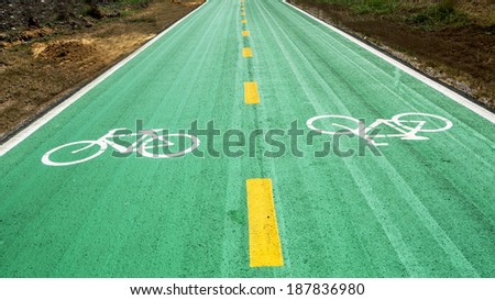 Bike lane color green and yellow