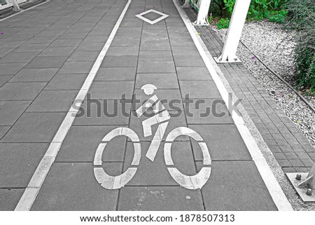 Taipei has more than 500 kilometers of cycling paths, 82 kilometers of which was created from expanding pedestrian walkways along six major thoroughfares.