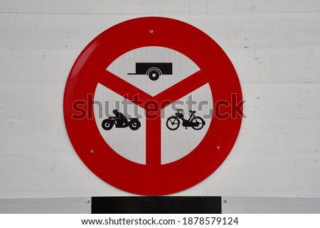 Traffic sign no motorcycle, no moped and no trailer.