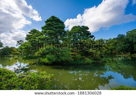 Kenroku garden with green trees in early autumn 