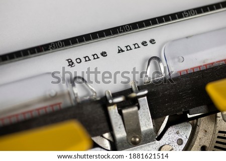 Bonne année (Happy New Year) written on an old typewriter