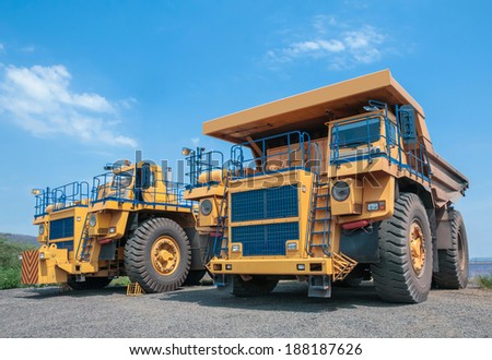 picture of big yellow heavy truck in open cast mine