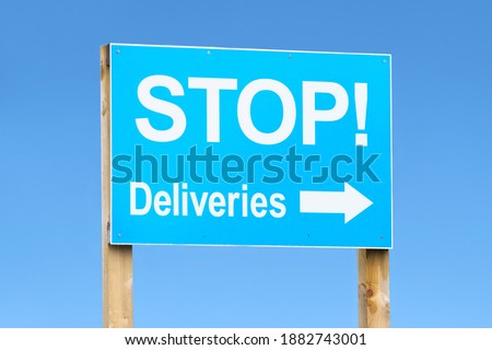 Delivery sign with direction arrow for courier drivers