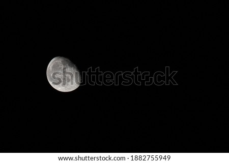A picture of the moon in the night sky