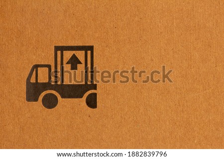 This Side Up sign in a packaging box when transporting. Arrow mark indicating correct way to ship or store the package.
