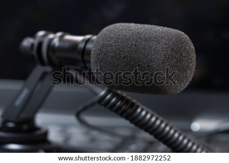 Small microphone for audio recording