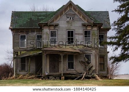 Old abandoned house in the Midwest.  McLean County, Illinois, USA Royalty-Free Stock Photo #1884140425