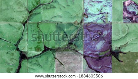 seasons, United States, abstract photography of relief drawings in  fields in the U.S.A. from the air, Genre: Abstract Naturalism, from the abstract to the figurative,  