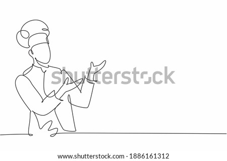 Single continuous line drawing of young friendly man chef in uniform pose serving menu at screen display. Online food restaurant banner concept one line drawing design vector graphic illustration