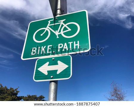 bike path sign, green, blue sky