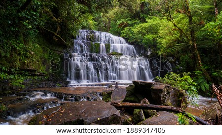 This waterfall in Purakaunui Falls Walk.