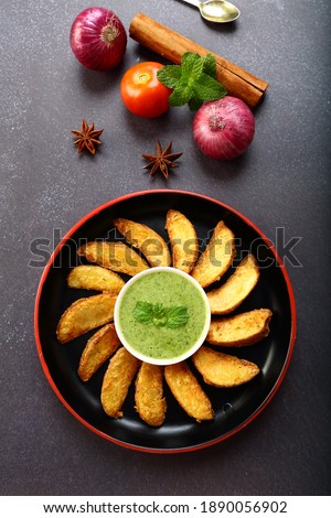 Fresh fried organic potato wedges with exotic spices and herbs. fast food  concepts.