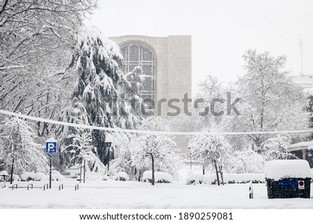 Public park in central Madrid covered in snow during the Filomena storm.