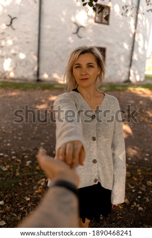 autumn photo shoot of a girl in a sweater