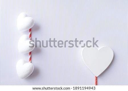 On Valentine's Day February 14, flatleys on the spruce background of 4 white little hearts of soedines with two white big hearts. Love