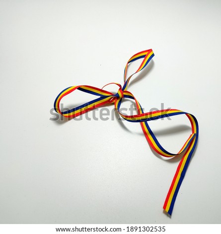 A ribbon with Romania national flag on it