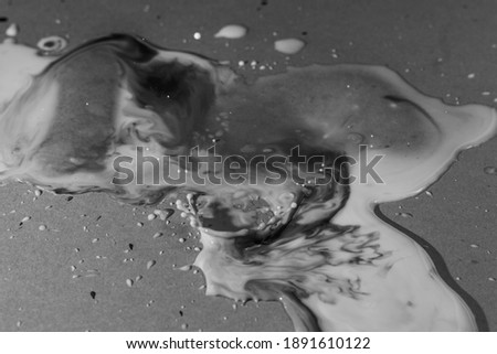 Mixt of black and white liquids