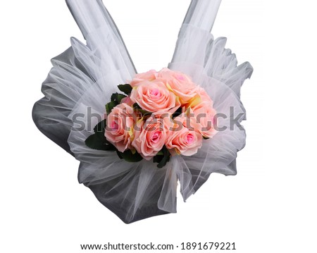 Floral arrangement of roses for the wedding car bonnet in Singapore is an art. Not anyone can do it.