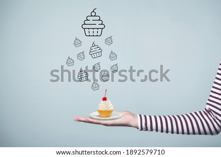 The image of the mobile phone cake, with the shape of the cake in the pattern floating out of the cake, suitable for use in food media and advertising media.