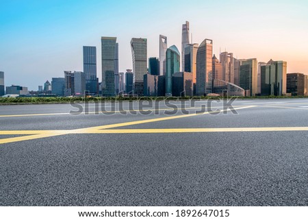 Roads and architectural landscape of modern Chinese cities
