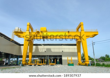 Yellow overhead crane for factory Royalty-Free Stock Photo #189307937