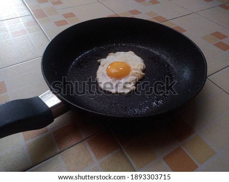 Stock Photo ID: 618240269

Fried egg. Close up view of the fried egg on a frying pan. Salted and spiced fried egg with parsley on cast iron pan.