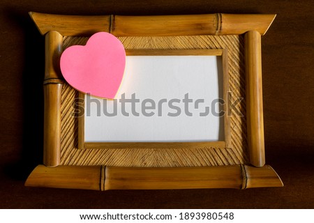 picture frame bamboo with pink heart