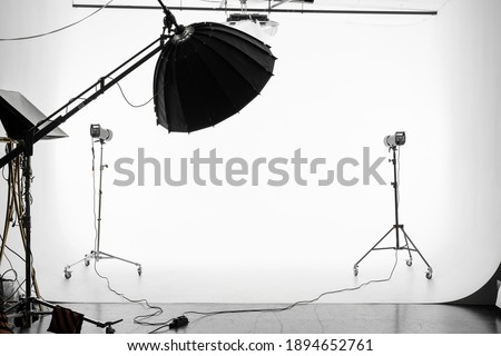 An empty photo Studio with white cyclorama. Monoblocks with flashes using softboxes of different shapes. photographic studio space with white cyclorama