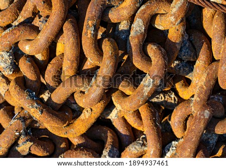 Iron chains piled in a pile

